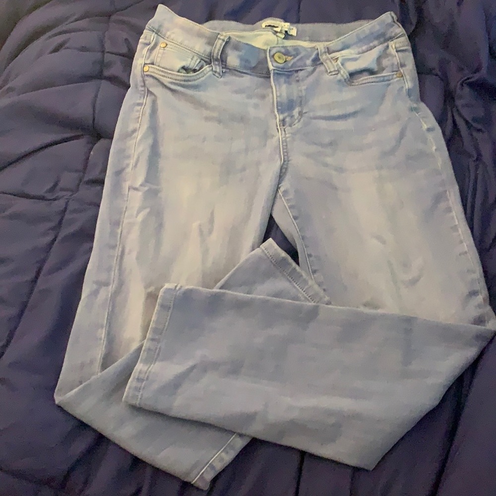 Light wash skinny jeans
